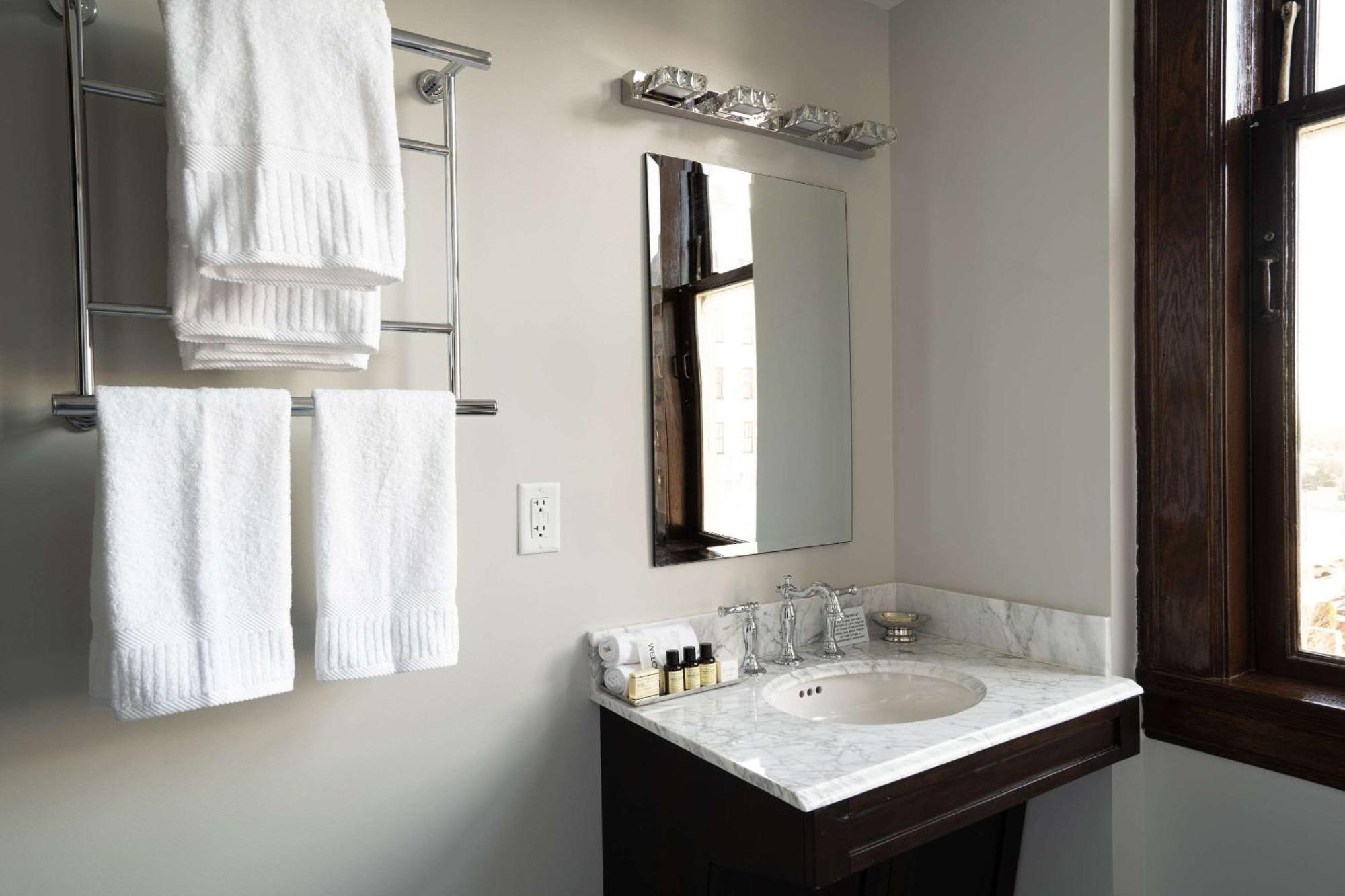 The Esquire Hotel Downtown Gastonia, Ascend Hotel Collection Bagian luar foto